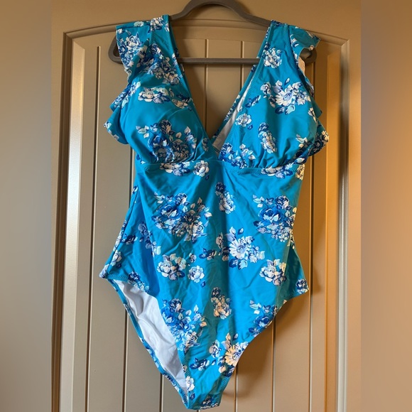 Cupshe Other - 🌴🕶️Brand new CupShe swimsuit. Pretty ruffle sleeves. Size 2XL.
